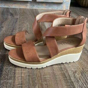 Comfortable women’s wedge sandals size 7.5